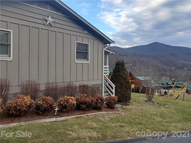Property image 3 at 18 Stoney Ridge Loop, Maggie Valley, NC 28751