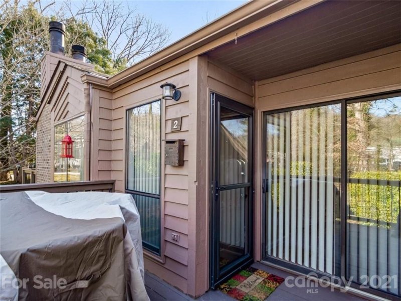 Property image 3 at 2 Ravencroft Lane, Asheville, NC 28803