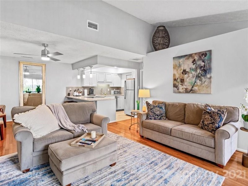 Property image 5 at 2 Ravencroft Lane, Asheville, NC 28803