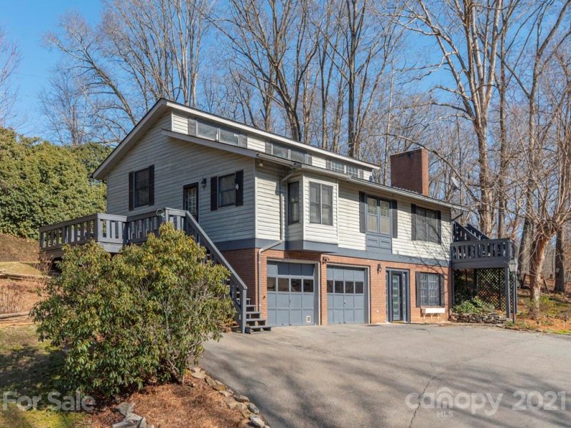 289 Camelot Drive