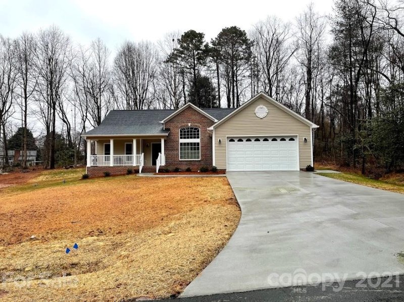 Property image 2 at 1313 34th Avenue Lane, Hickory, NC 28601