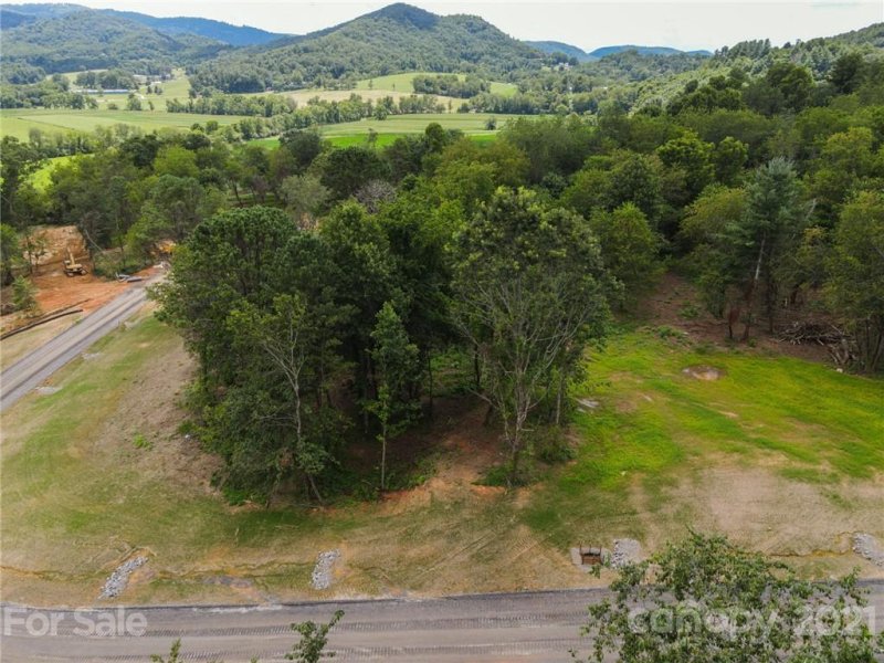 Property image 3 at 139 Annabelle Drive, Fairview, NC 28730