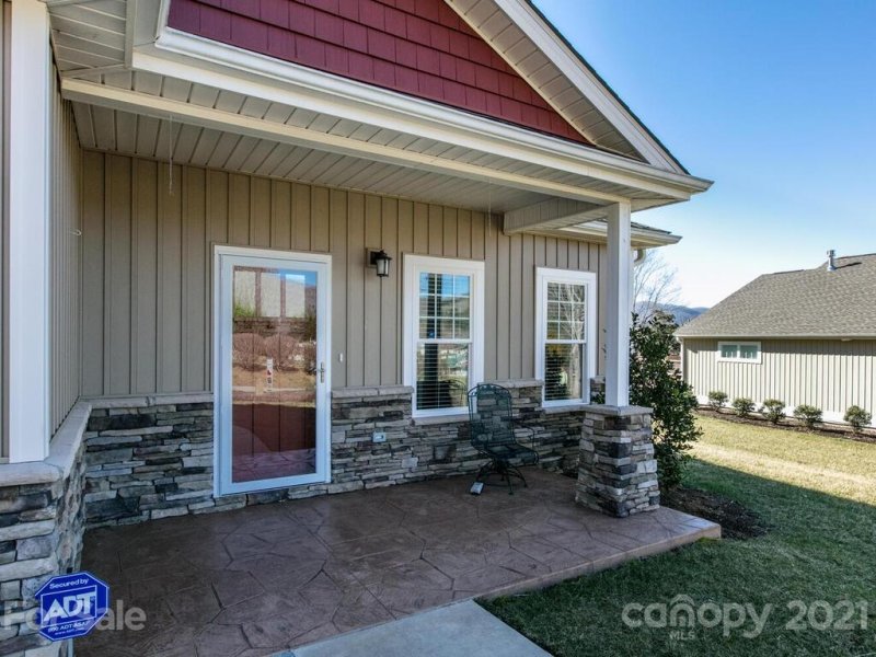 Property image 5 at 11 Bee Tree Village Parkway, Swannanoa, NC 28778