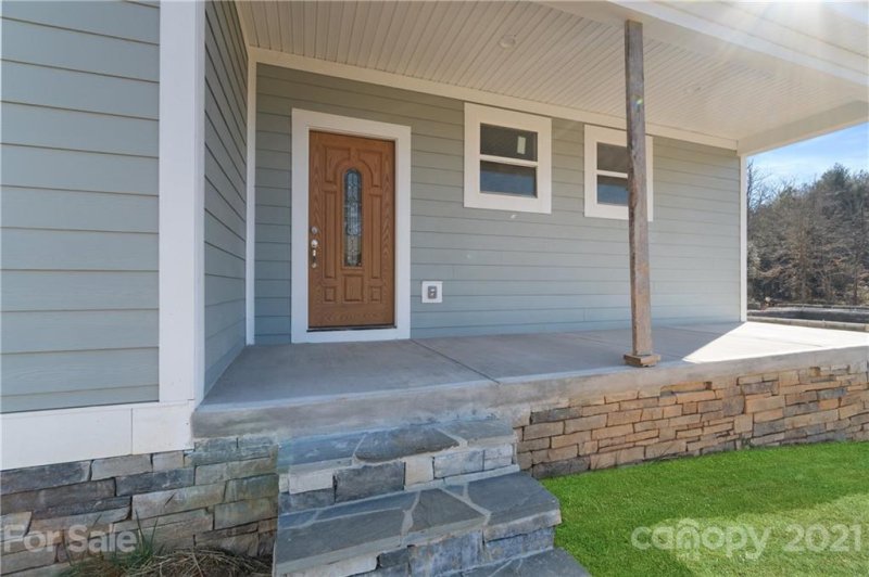 Property image 2 at 3912 13th Street, Hickory, NC 28601