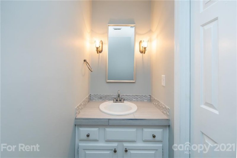 Property image 5 at 510 N Poplar Street, Charlotte, NC 28202