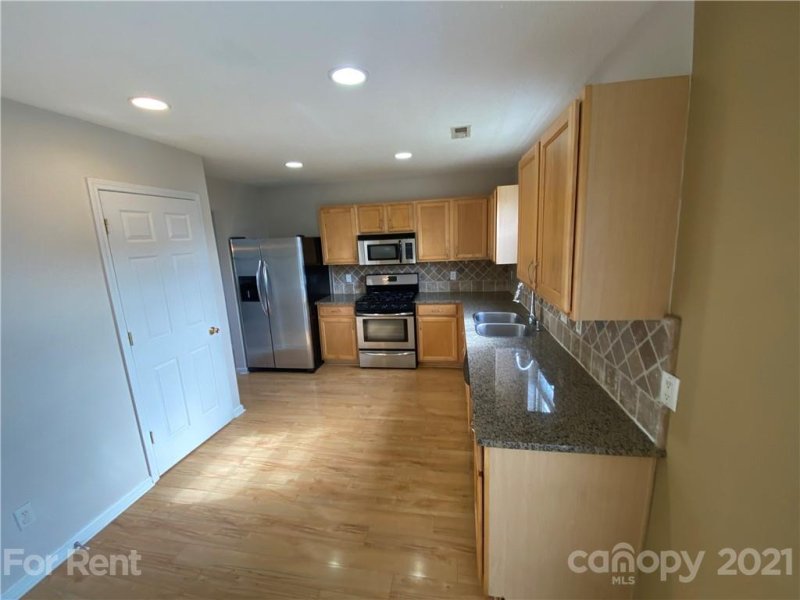 Property image 4 at 5133 Avening Court, Charlotte, NC 28215