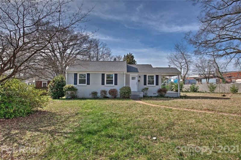 Property image 2 at 1400 Winston Drive, Charlotte, NC 28205