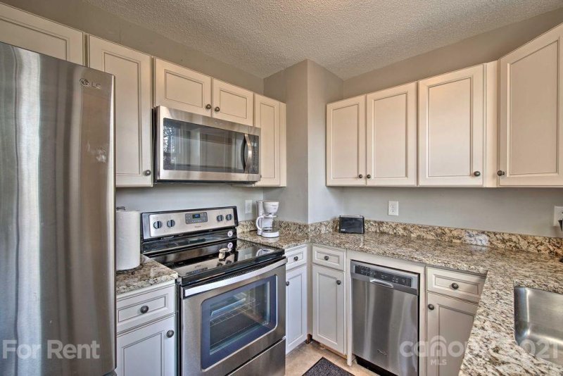 Property image 4 at 1400 Winston Drive, Charlotte, NC 28205