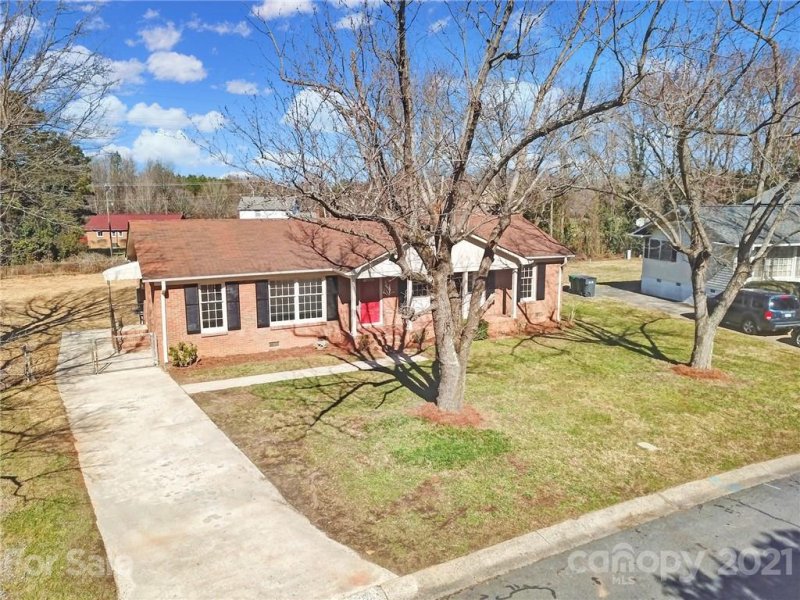 Property image 2 at 1711 Pondella Drive, Charlotte, NC 28213