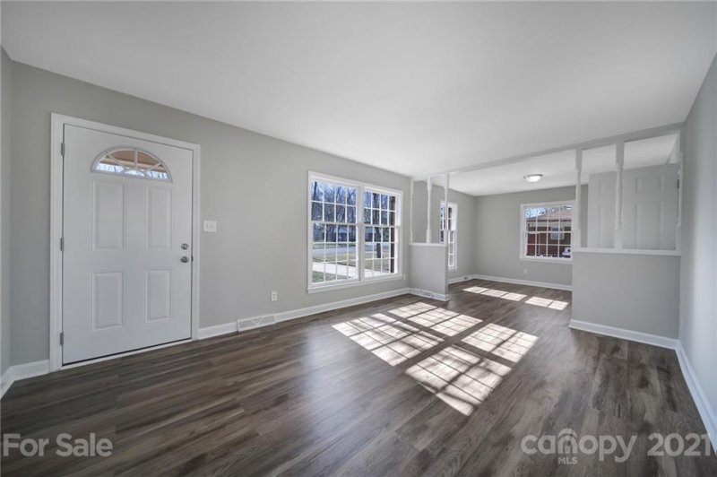 Property image 3 at 1711 Pondella Drive, Charlotte, NC 28213