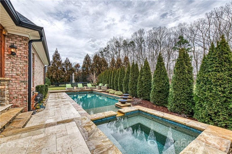 Property image 2 at 6640 Fox Ridge Circle, Davidson, NC 28036