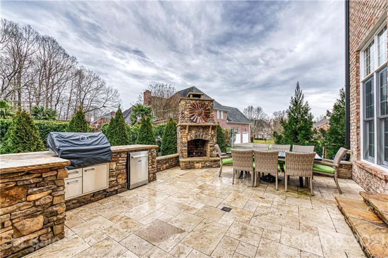 Property image 3 at 6640 Fox Ridge Circle, Davidson, NC 28036