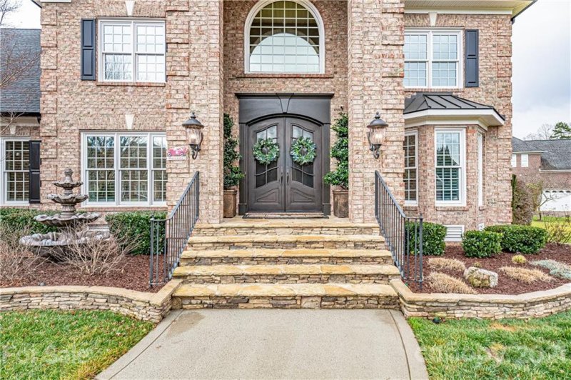 Property image 5 at 6640 Fox Ridge Circle, Davidson, NC 28036