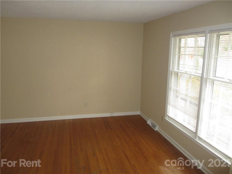 Property image 3 at 6537 Eaglecrest Road, Charlotte, NC 28212