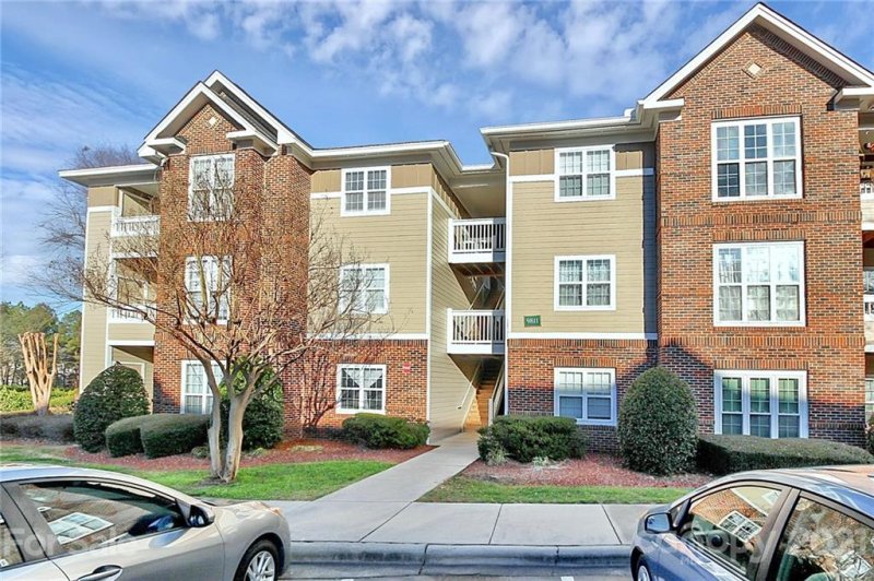 9811 Campus Walk Lane