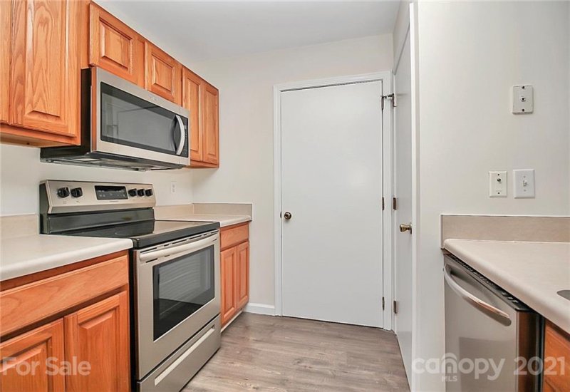 Property image 2 at 9811 Campus Walk Lane, Charlotte, NC 28213