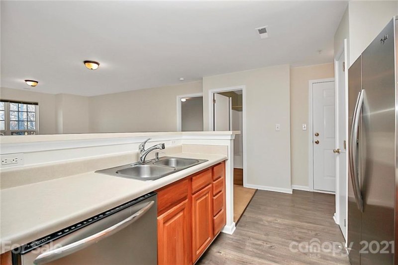 Property image 3 at 9811 Campus Walk Lane, Charlotte, NC 28213