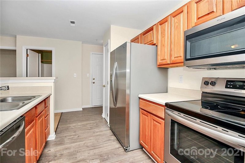 Property image 5 at 9811 Campus Walk Lane, Charlotte, NC 28213