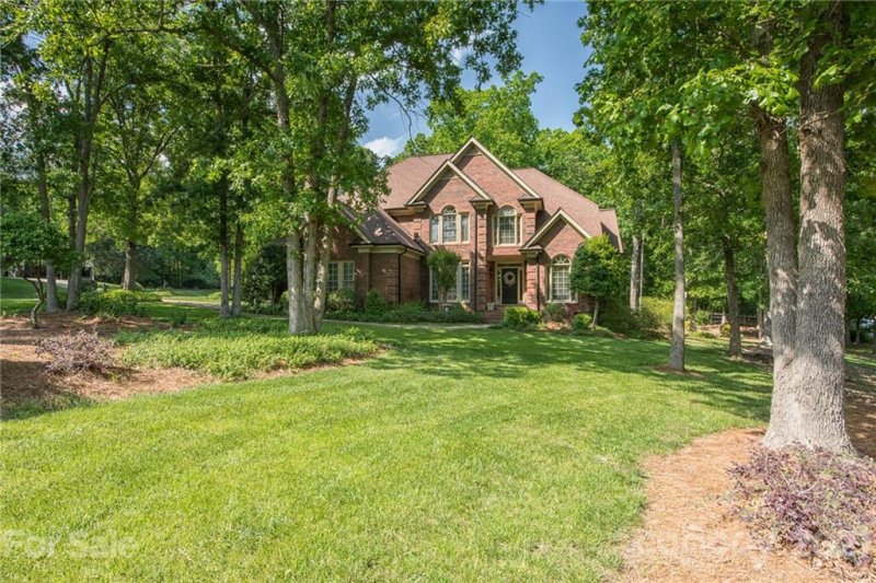 8224 Lake Providence Drive