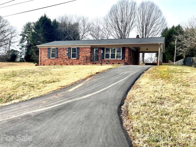 Property image 2 at 2157 Frye Avenue, Hickory, NC 28602