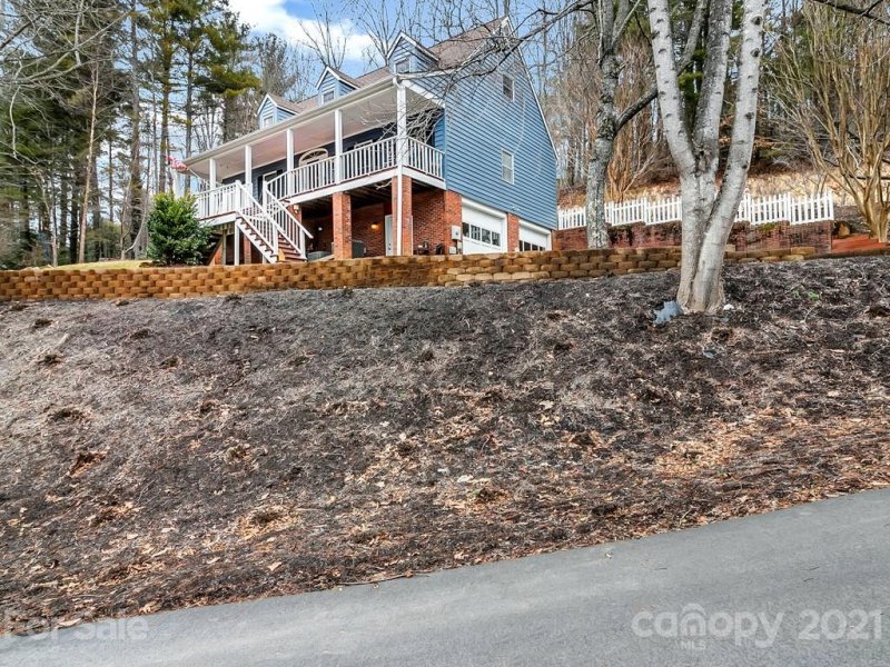 Property image 2 at 15 Moriah Lane, Asheville, NC 28803