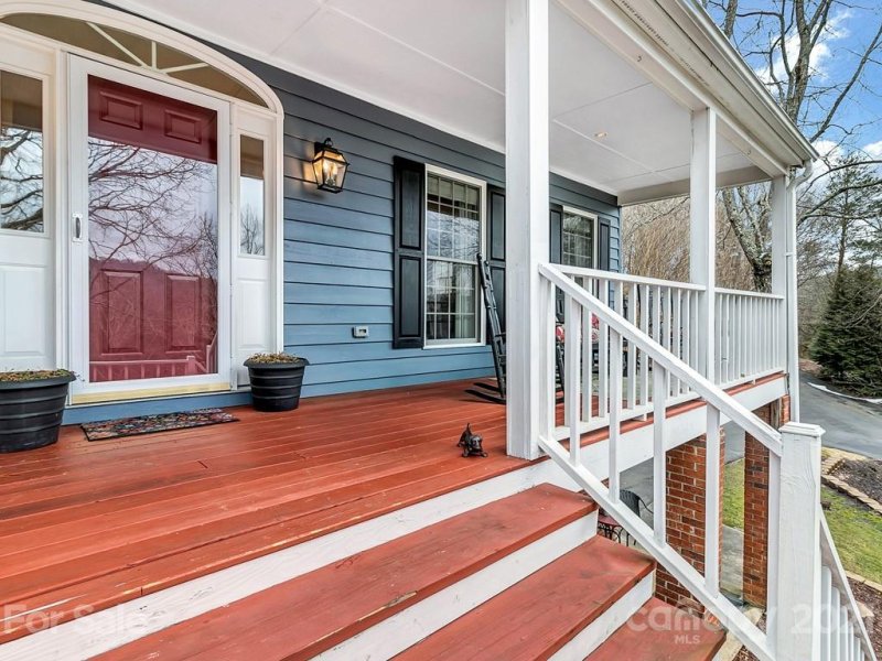 Property image 4 at 15 Moriah Lane, Asheville, NC 28803