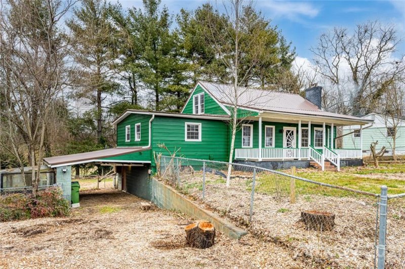 Property image 2 at 27 Kentucky Drive, Asheville, NC 28806