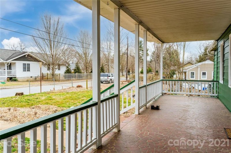 Property image 5 at 27 Kentucky Drive, Asheville, NC 28806