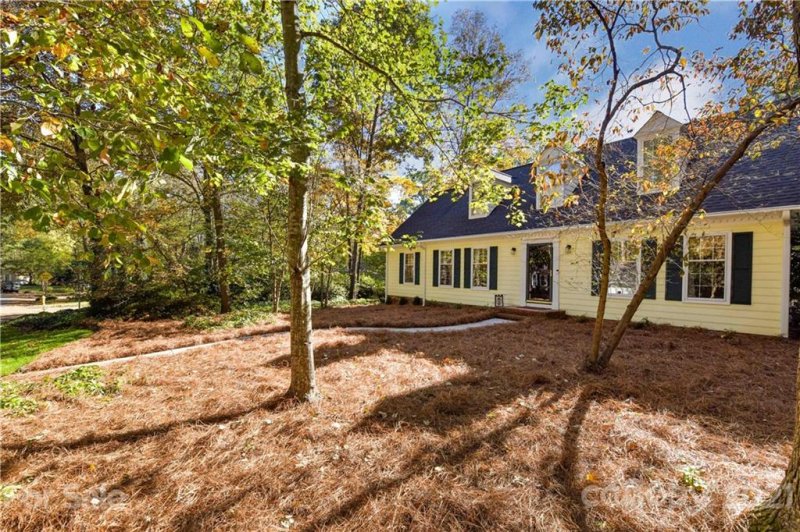 Property image 2 at 401 Kingsley Drive, Charlotte, NC 28270