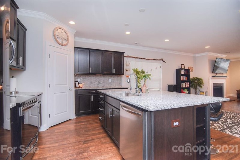 Property image 4 at 8736 Aspinwall Drive, Charlotte, NC 28216