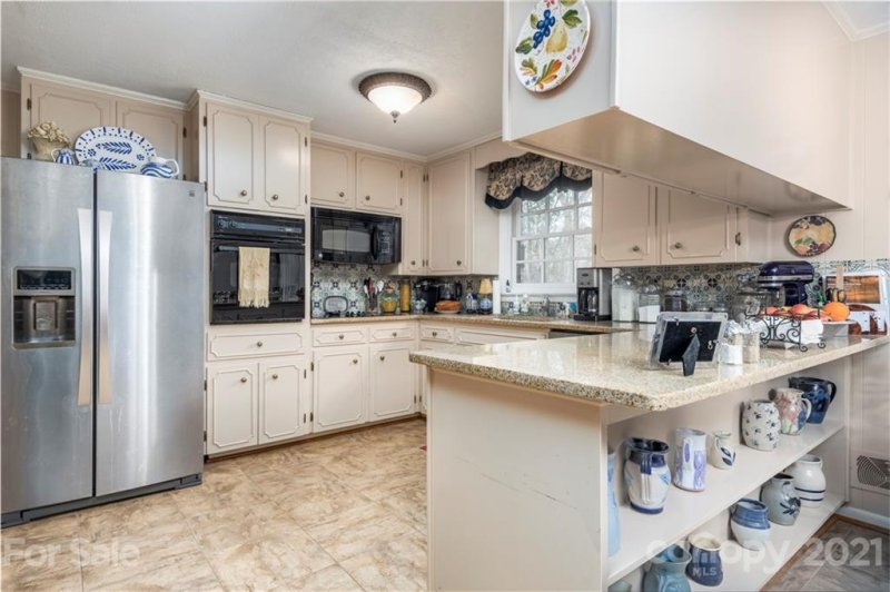 Property image 4 at 980 16th Avenue Place, Hickory, NC 28601