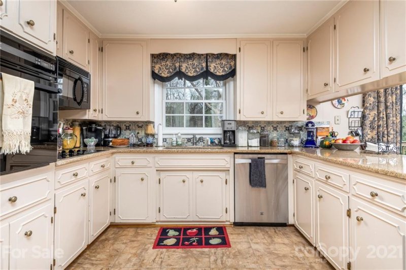 Property image 5 at 980 16th Avenue Place, Hickory, NC 28601