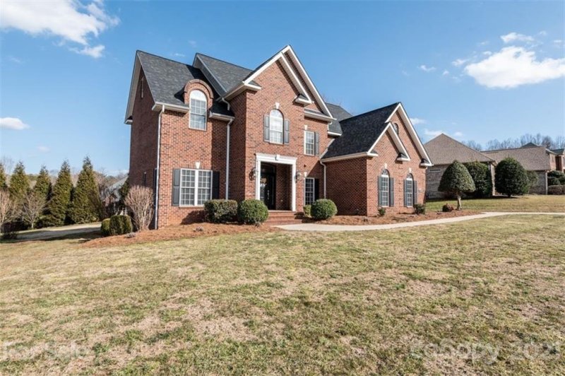 Property image 2 at 1114 Fox Chase Drive, Newton, NC 28658