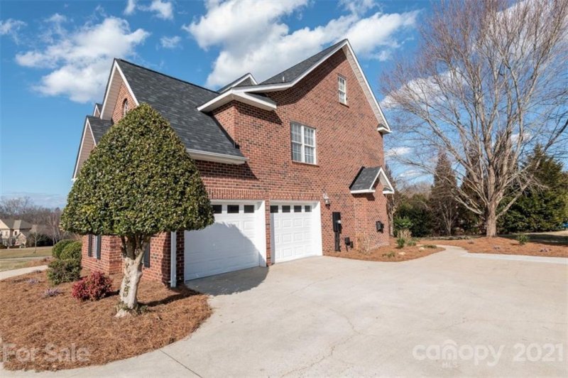 Property image 3 at 1114 Fox Chase Drive, Newton, NC 28658