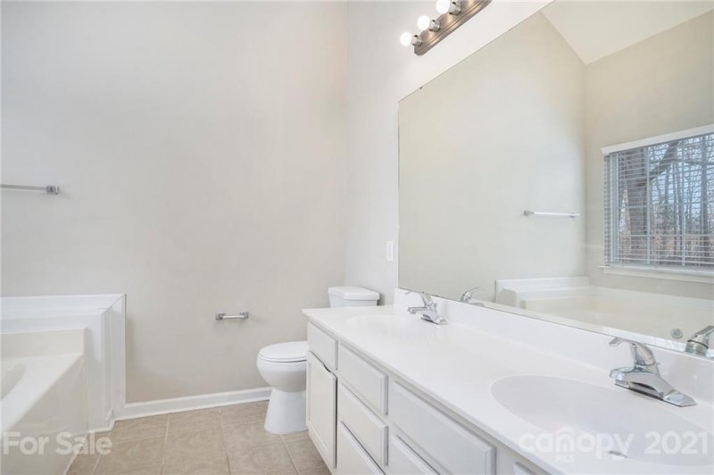 Property image 4 at 983 Stinson Glen Lane, Charlotte, NC 28214