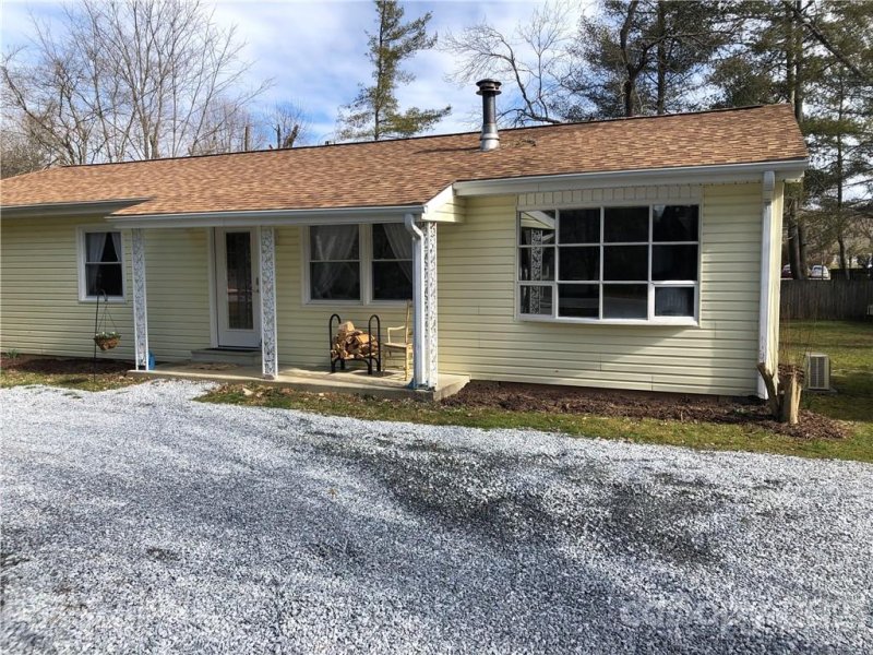 Property image 2 at 466 Etowah School Road, Hendersonville, NC 28739