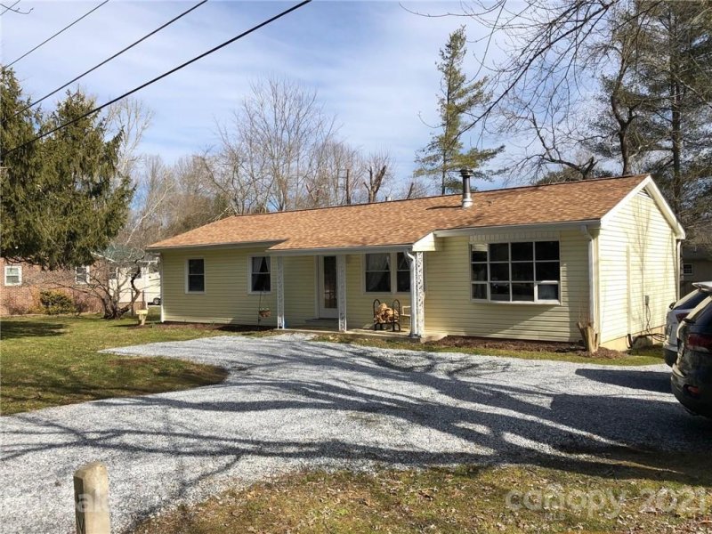 Property image 3 at 466 Etowah School Road, Hendersonville, NC 28739