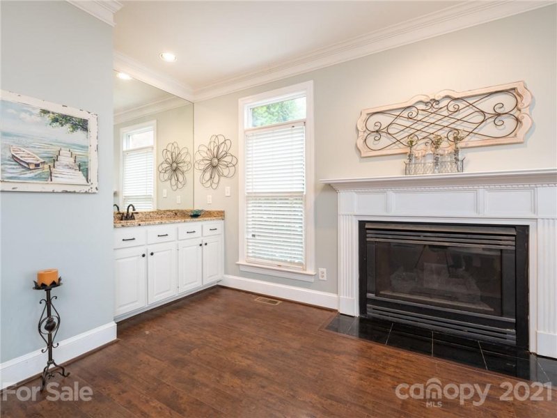 Property image 3 at 701 Eagle Point Court, Matthews, NC 28104