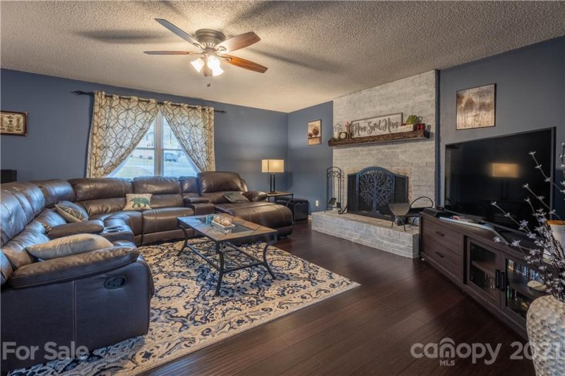 Property image 4 at 1654 Woodridge Circle, Hickory, NC 28602