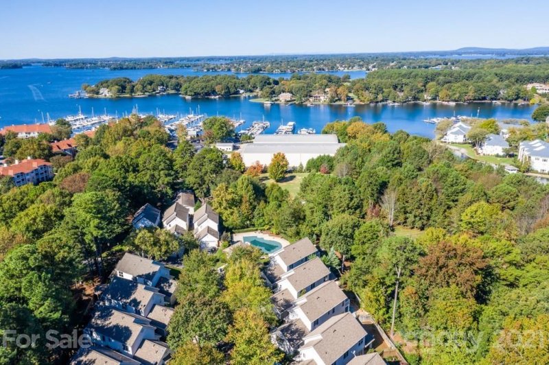 Property image 4 at 17732 Kings Point Drive, Cornelius, NC 28031