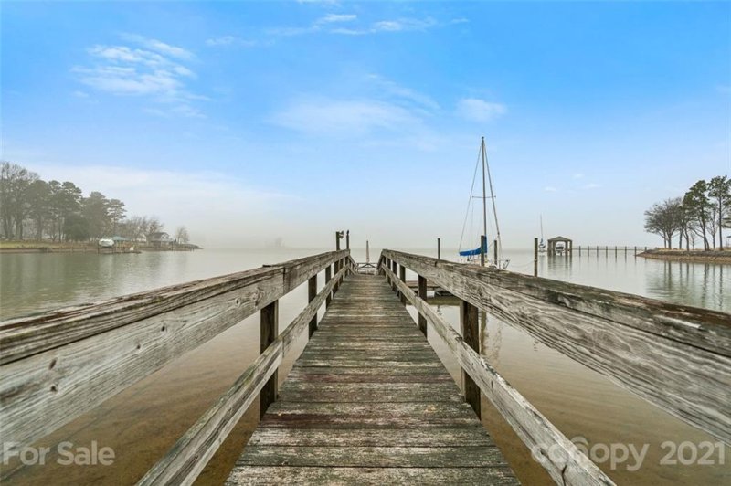 Property image 2 at 260 Lakeshore Drive, Mooresville, NC 28117