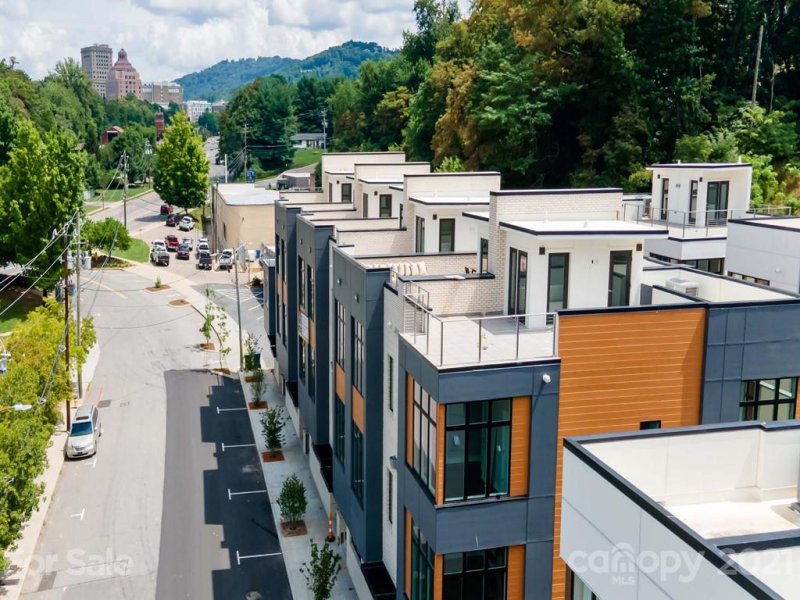 Property image 3 at 10 Bauhaus Court, Asheville, NC 28801