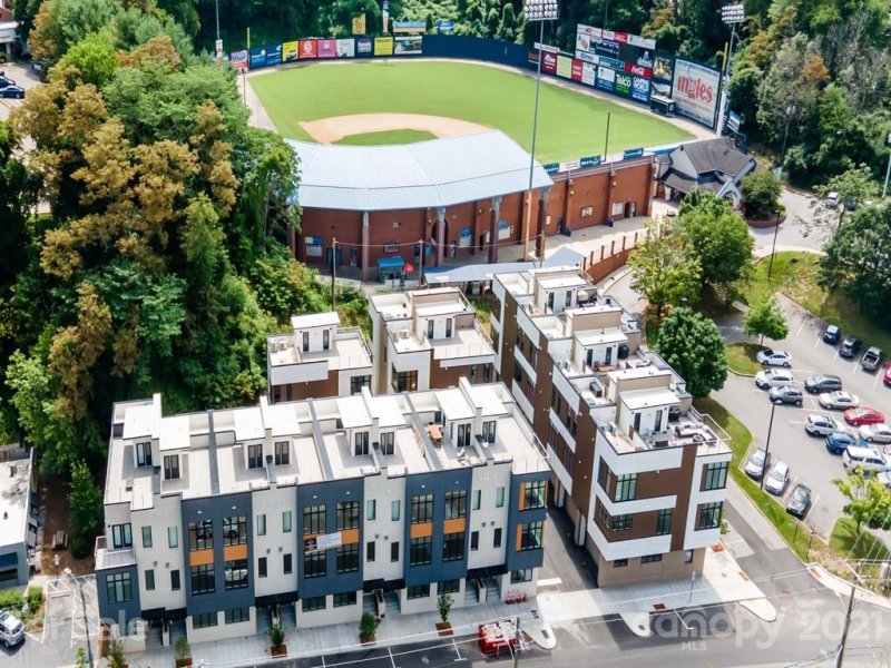 Property image 4 at 10 Bauhaus Court, Asheville, NC 28801