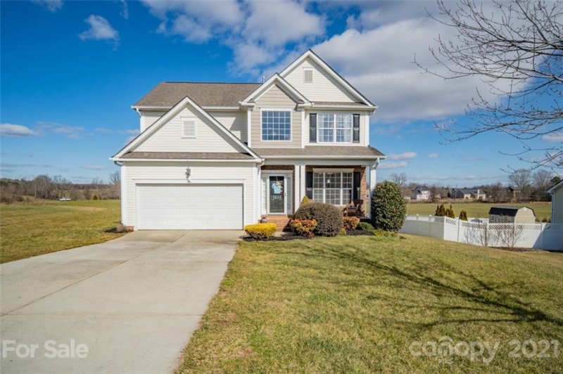 Property image 2 at 5038 Orchard Park Drive, Hickory, NC 28602