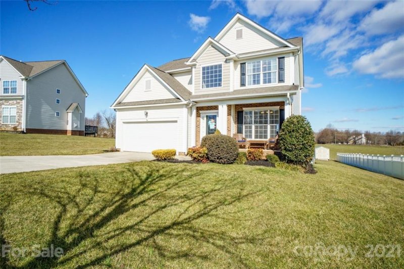 Property image 3 at 5038 Orchard Park Drive, Hickory, NC 28602