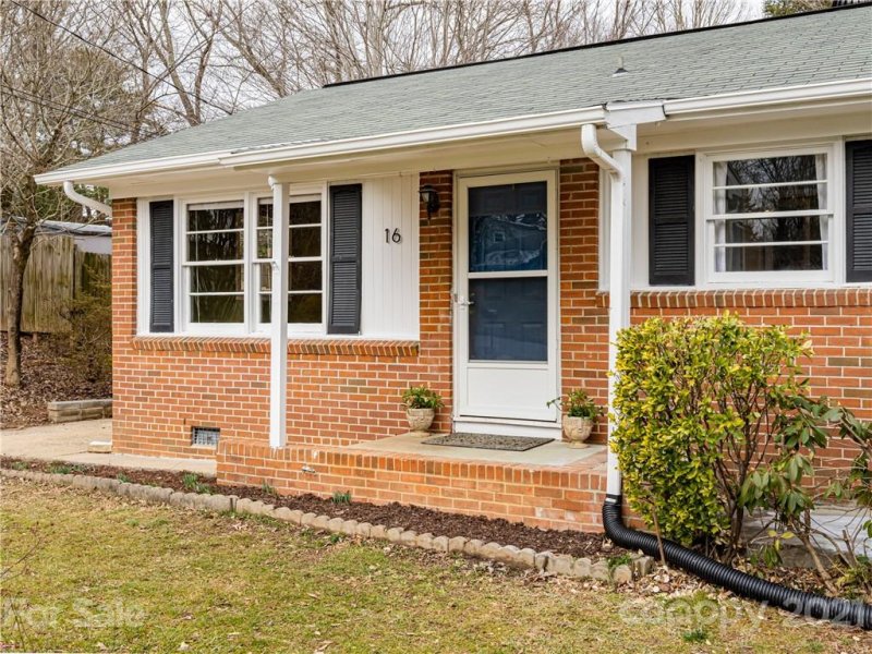 Property image 3 at 16 Starmount Drive, Asheville, NC 28806