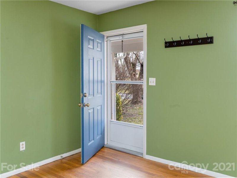 Property image 5 at 16 Starmount Drive, Asheville, NC 28806