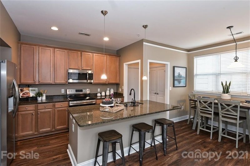 Property image 2 at 546 Oakland Avenue, Charlotte, NC 28204