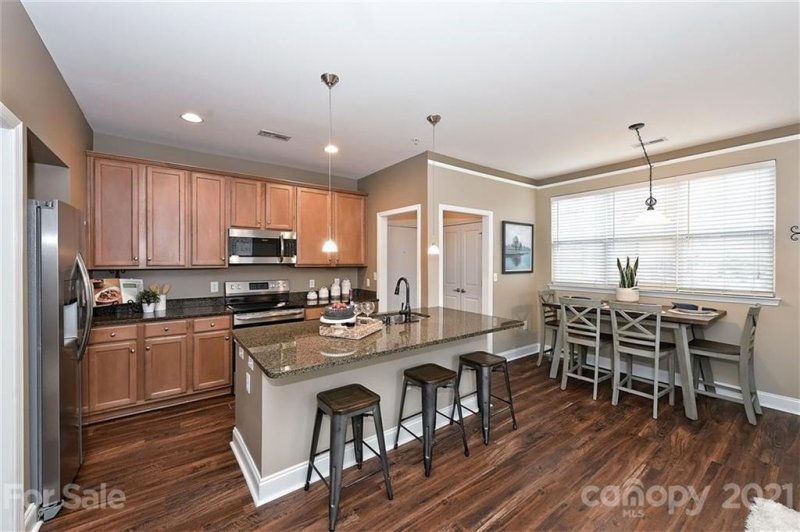 Property image 4 at 546 Oakland Avenue, Charlotte, NC 28204