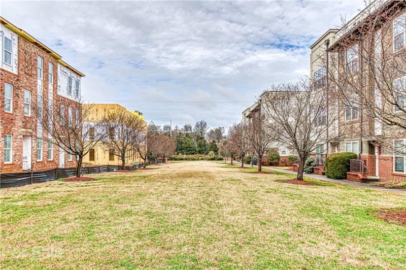 Property image 2 at 845 Seigle Point Drive, Charlotte, NC 28204